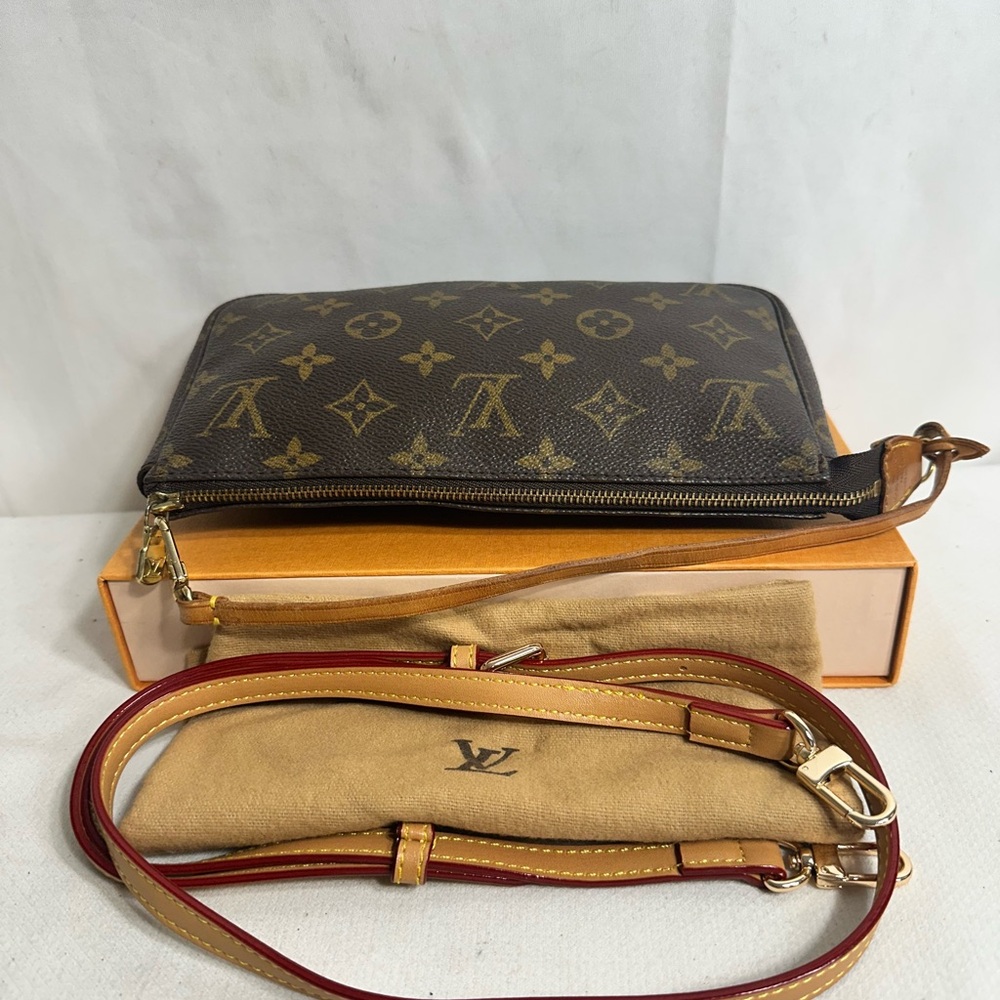 Louis Vuitton Pochette Accessory - Picture 7 of 11